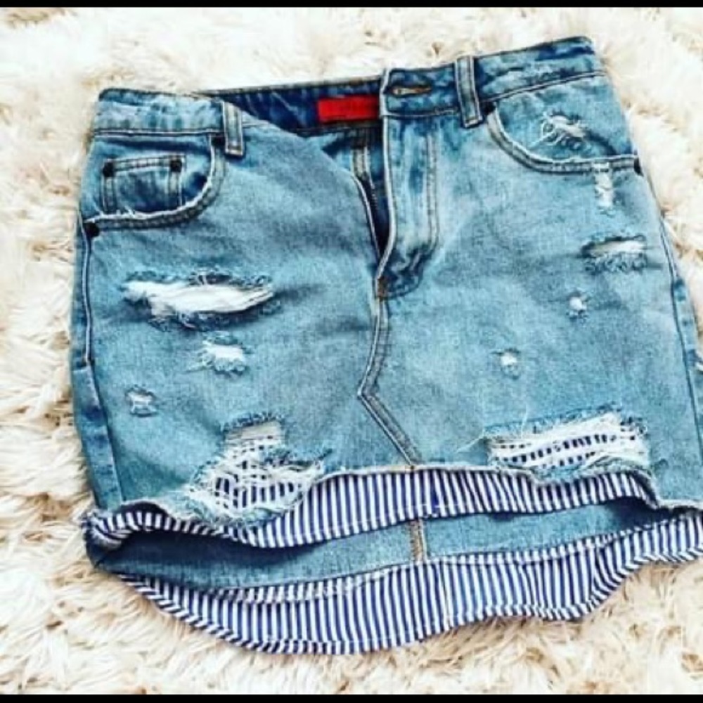 Denim distressed mini skirt❤️